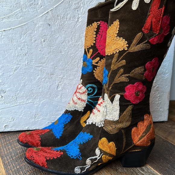 Velvet Road Embroidered Western Boot - Picture 2 of 4